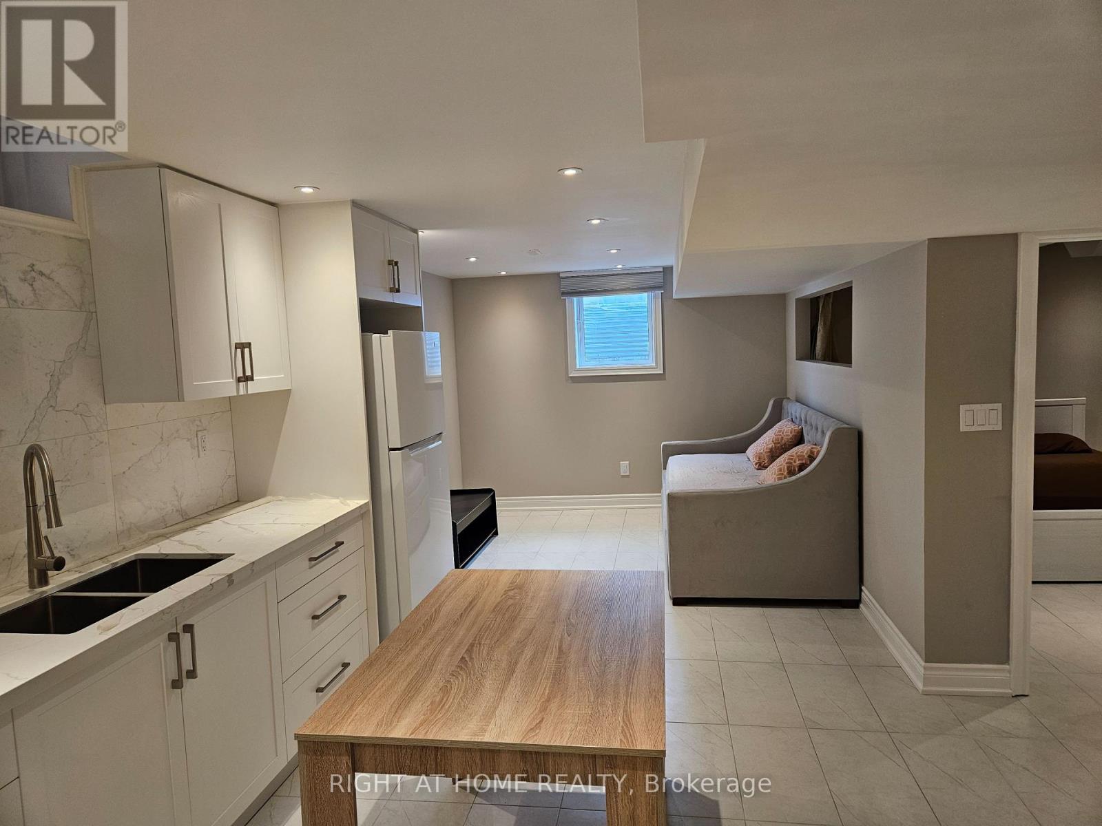 Lower - 121 Badessa Circle, Vaughan, Ontario  L4J 6E2 - Photo 4 - N13015314