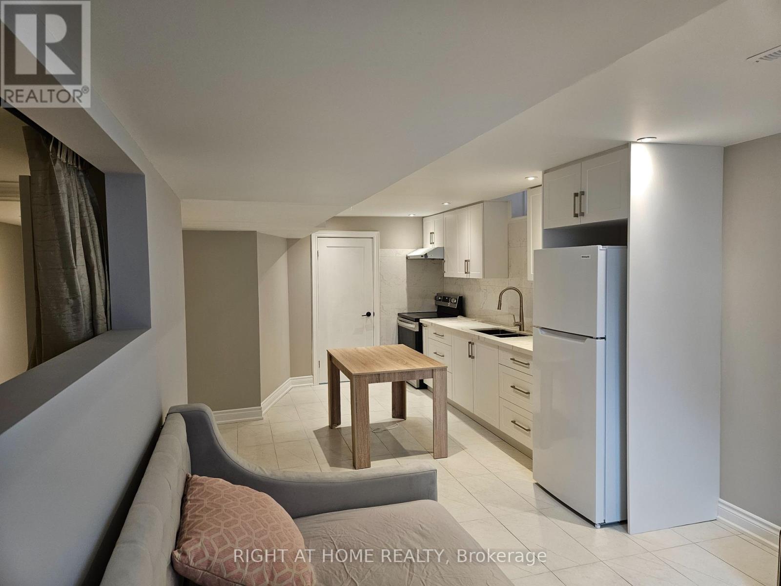 Lower - 121 Badessa Circle, Vaughan, Ontario  L4J 6E2 - Photo 5 - N13015314