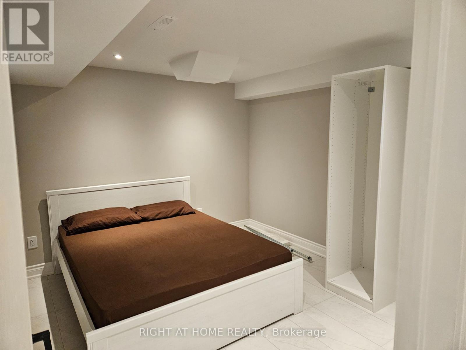 Lower - 121 Badessa Circle, Vaughan, Ontario  L4J 6E2 - Photo 6 - N13015314