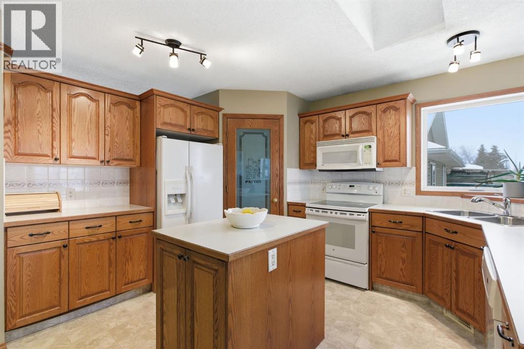 305 Robert Street, Diamond Valley, Alberta  T0L 2A0 - Photo 4 - A2299561