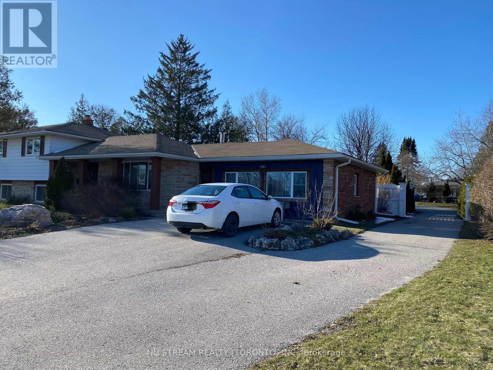 552 Big Bay Point Road, Barrie, Ontario  L4N 3Z5 - Photo 2 - S13011134