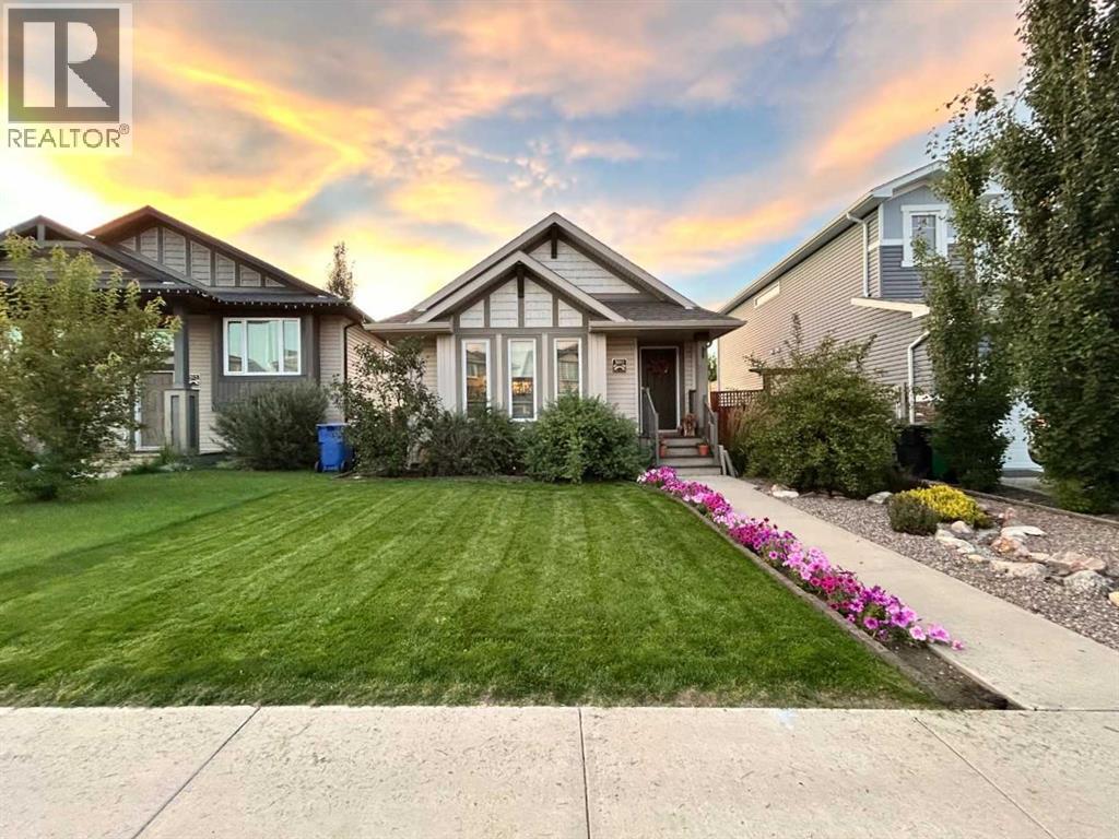 389 Moonlight Way, Lethbridge, Alberta  T1J 5K1 - Photo 1 - A2303101
