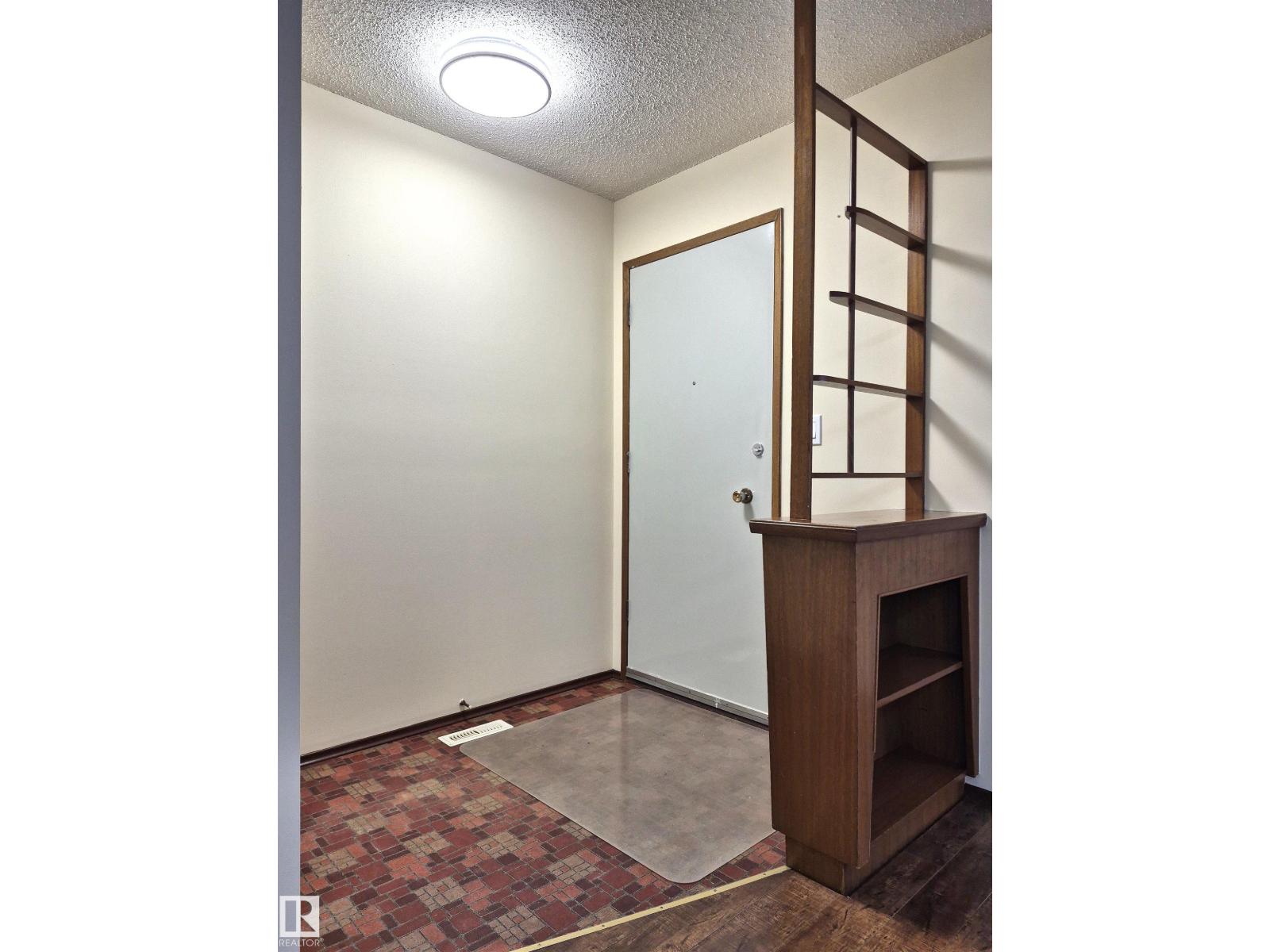 8725 152 St Nw, Edmonton, Alberta  T5R 1L9 - Photo 3 - E4481956