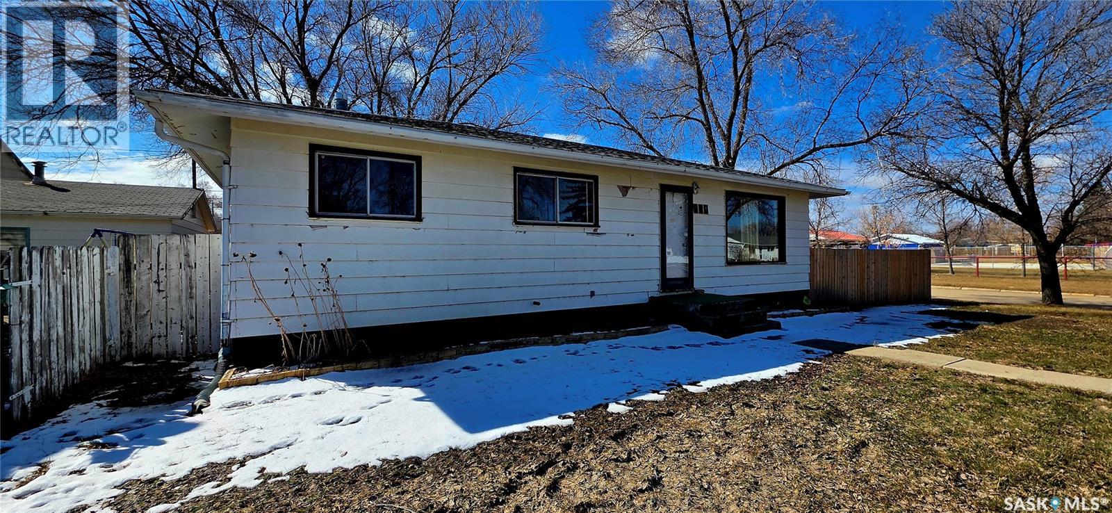 259 Duncan Road, Estevan, Saskatchewan  S4A 0A5 - Photo 2 - SK033258