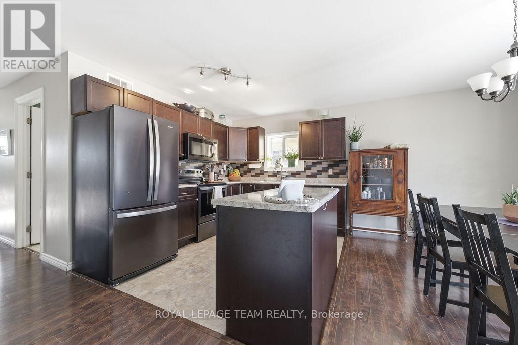 264 Mckenzie Street E, Pembroke, Ontario  K8A 3V7 - Photo 24 - X12933610