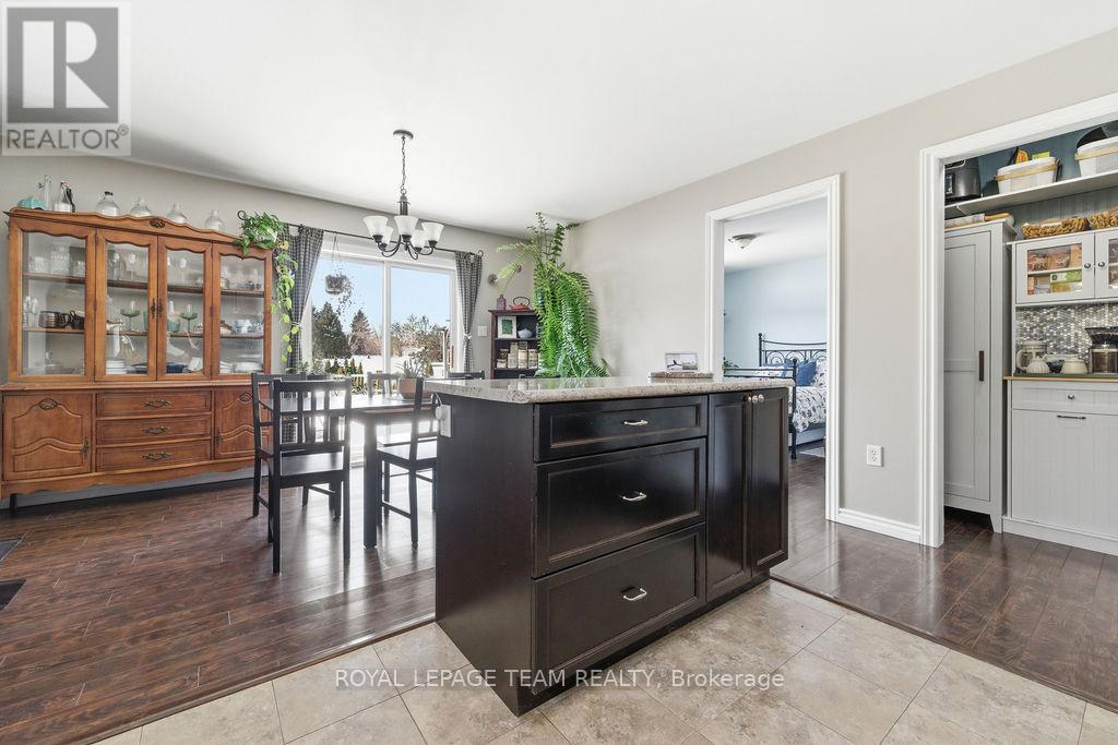 264 Mckenzie Street E, Pembroke, Ontario  K8A 3V7 - Photo 18 - X12933610