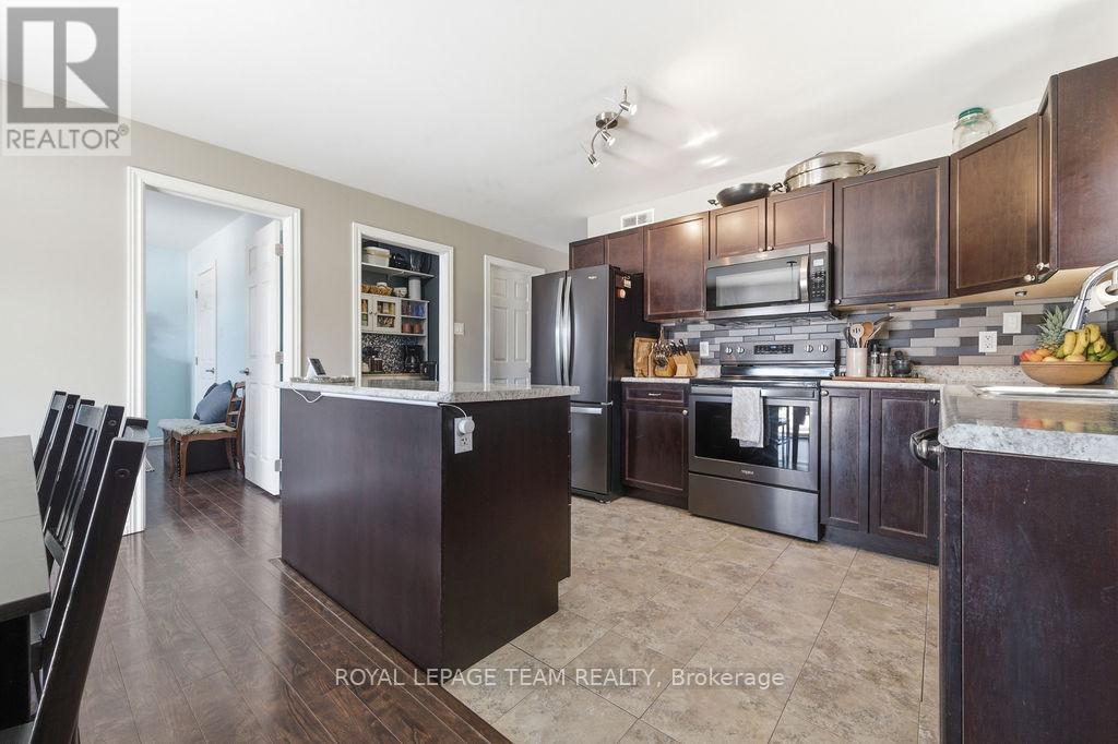 264 Mckenzie Street E, Pembroke, Ontario  K8A 3V7 - Photo 17 - X12933610