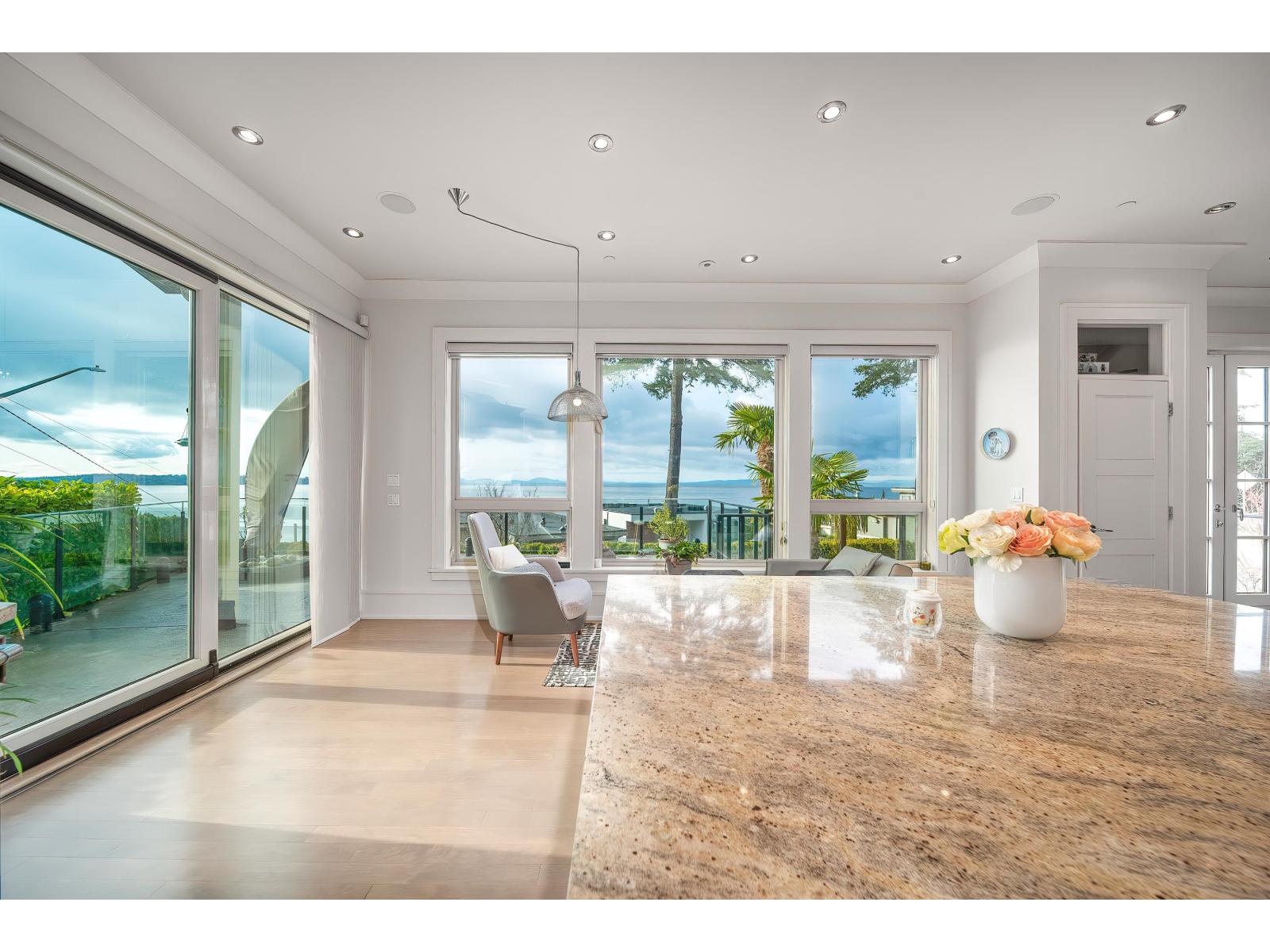 14533 Magdalen Avenue, White Rock, British Columbia  V4B 2X5 - Photo 19 - R3112191