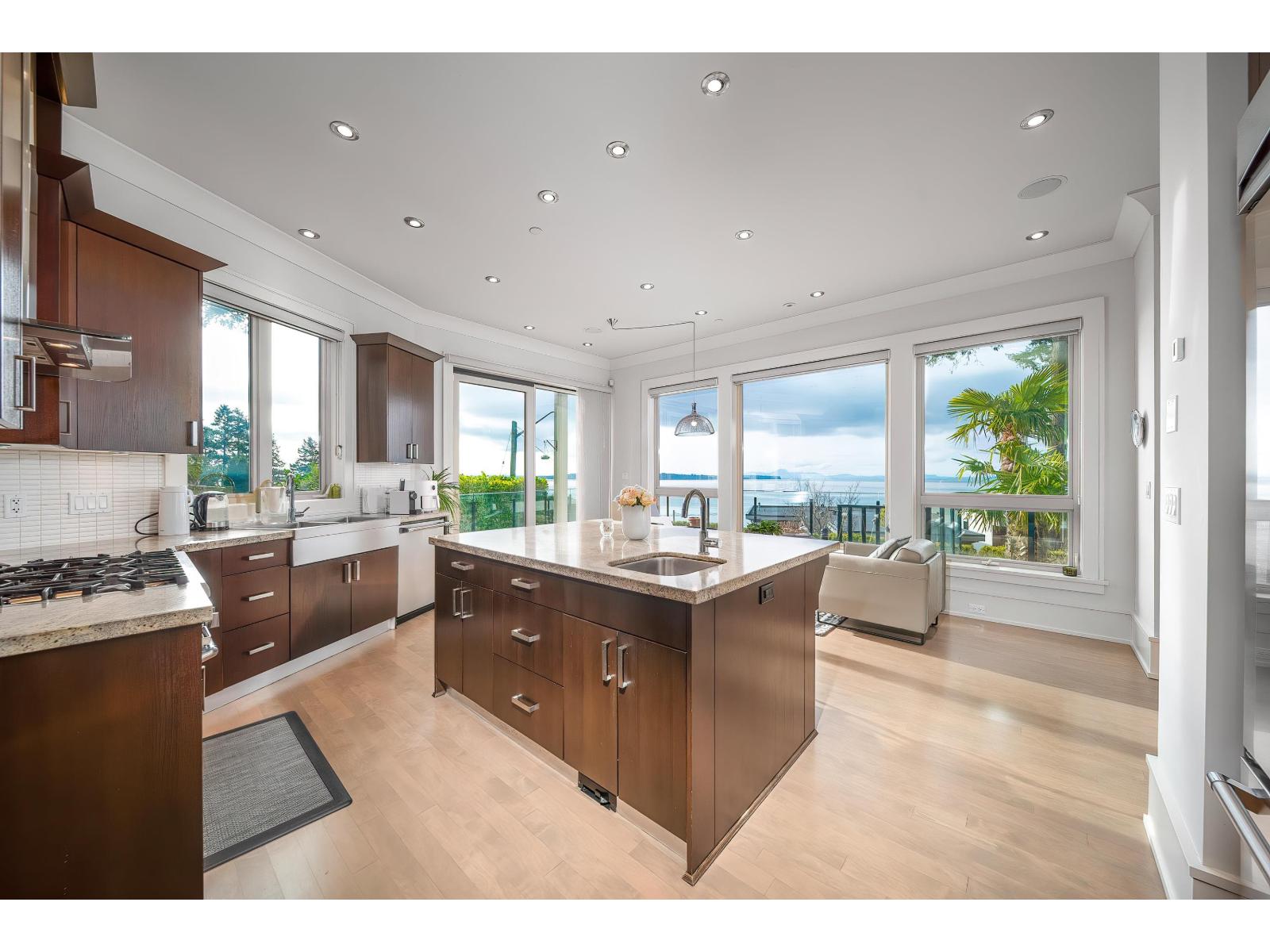 14533 Magdalen Avenue, White Rock, British Columbia  V4B 2X5 - Photo 17 - R3112191