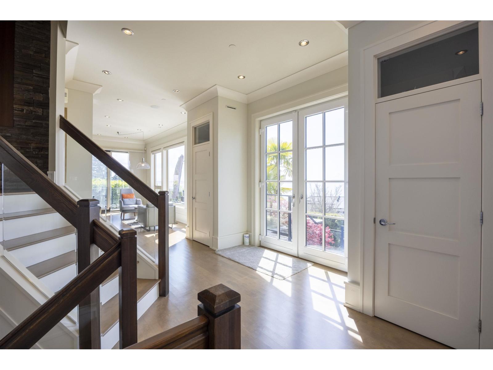 14533 Magdalen Avenue, White Rock, British Columbia  V4B 2X5 - Photo 3 - R3112191