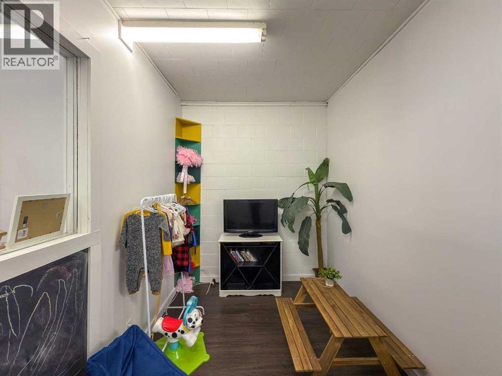 4909, 4911, 4913 50 Street, Rocky Mountain House, Alberta  T4T 1A6 - Photo 23 - A2253645