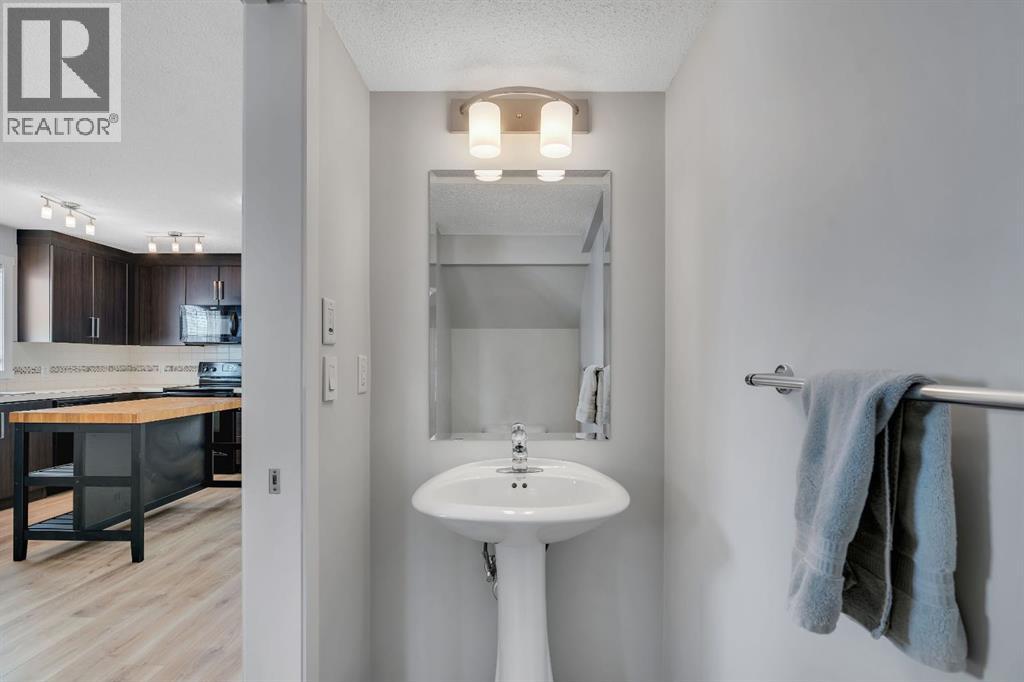 406 Mckenzie Towne Close SE, Calgary, Alberta  T2Z 1A9 - Photo 9 - A2302840