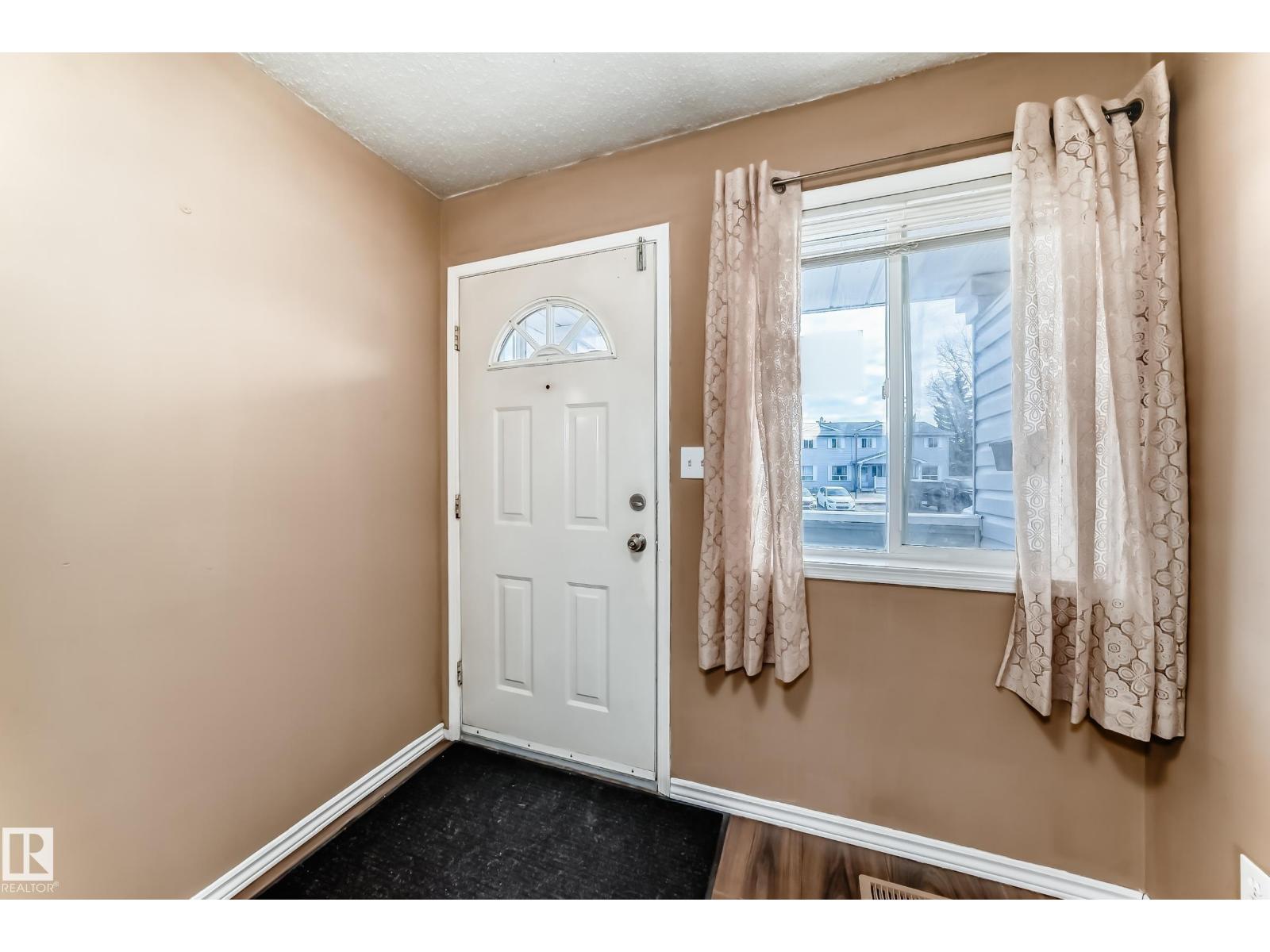 6 1580 Millwoods Rd E Nw, Edmonton, Alberta  T6L 6W3 - Photo 4 - E4482998