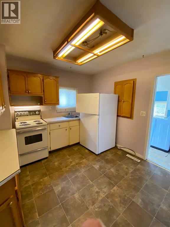 65 3 Street Nw, Medicine Hat, Alberta  T1A 6K4 - Photo 5 - A2302162