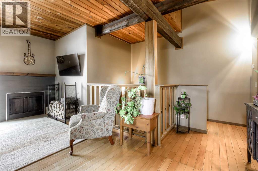 172 Oaktree Lane Sw, Calgary, Alberta  T2V 4E4 - Photo 4 - A2302781