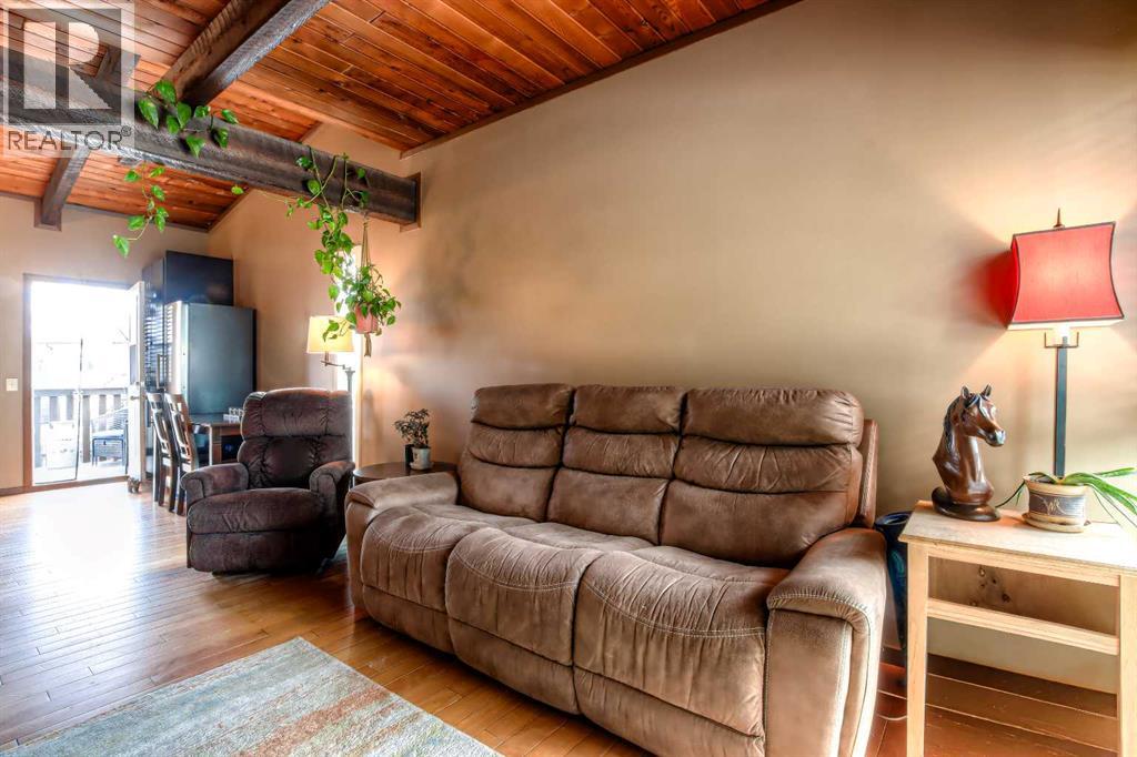 172 Oaktree Lane Sw, Calgary, Alberta  T2V 4E4 - Photo 7 - A2302781