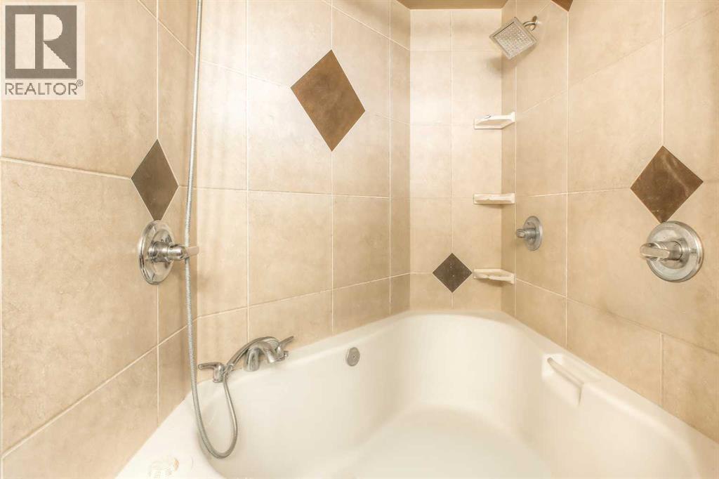 172 Oaktree Lane Sw, Calgary, Alberta  T2V 4E4 - Photo 14 - A2302781