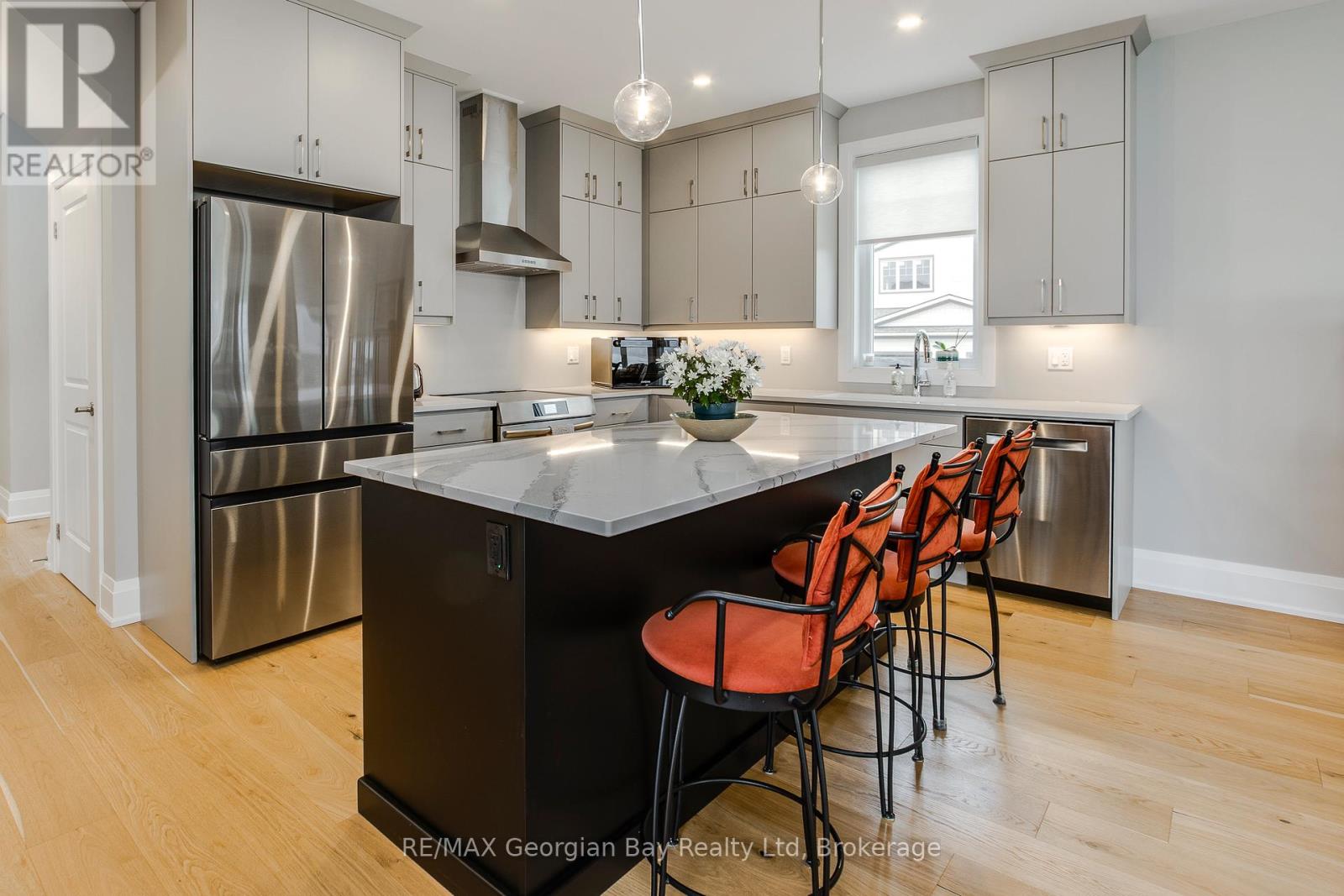 2 Magazine Street, Penetanguishene, Ontario  L9M 0W6 - Photo 10 - S13015408