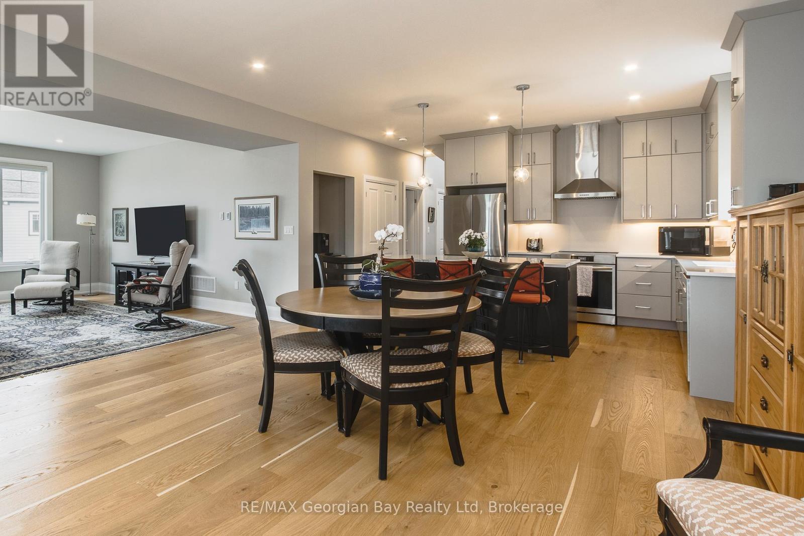 2 Magazine Street, Penetanguishene, Ontario  L9M 0W6 - Photo 12 - S13015408