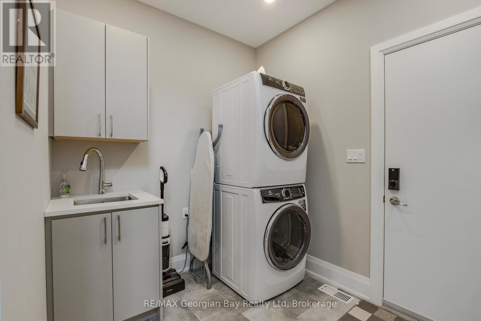 2 Magazine Street, Penetanguishene, Ontario  L9M 0W6 - Photo 24 - S13015408