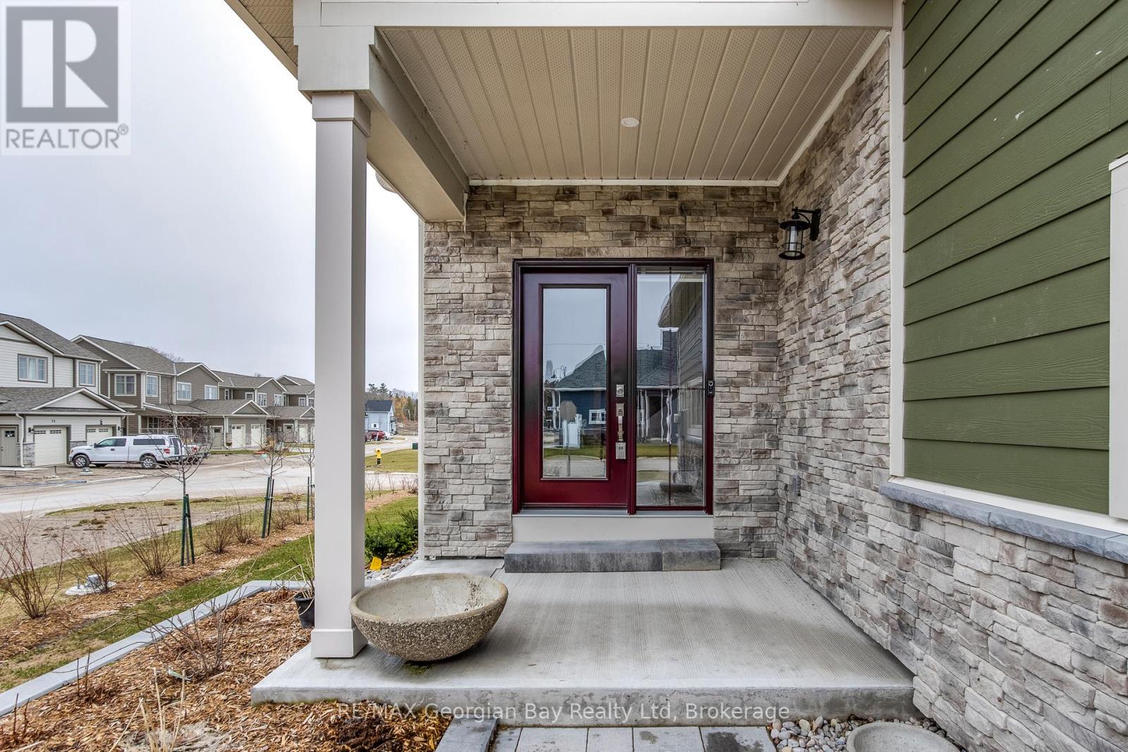 2 Magazine Street, Penetanguishene, Ontario  L9M 0W6 - Photo 4 - S13015408