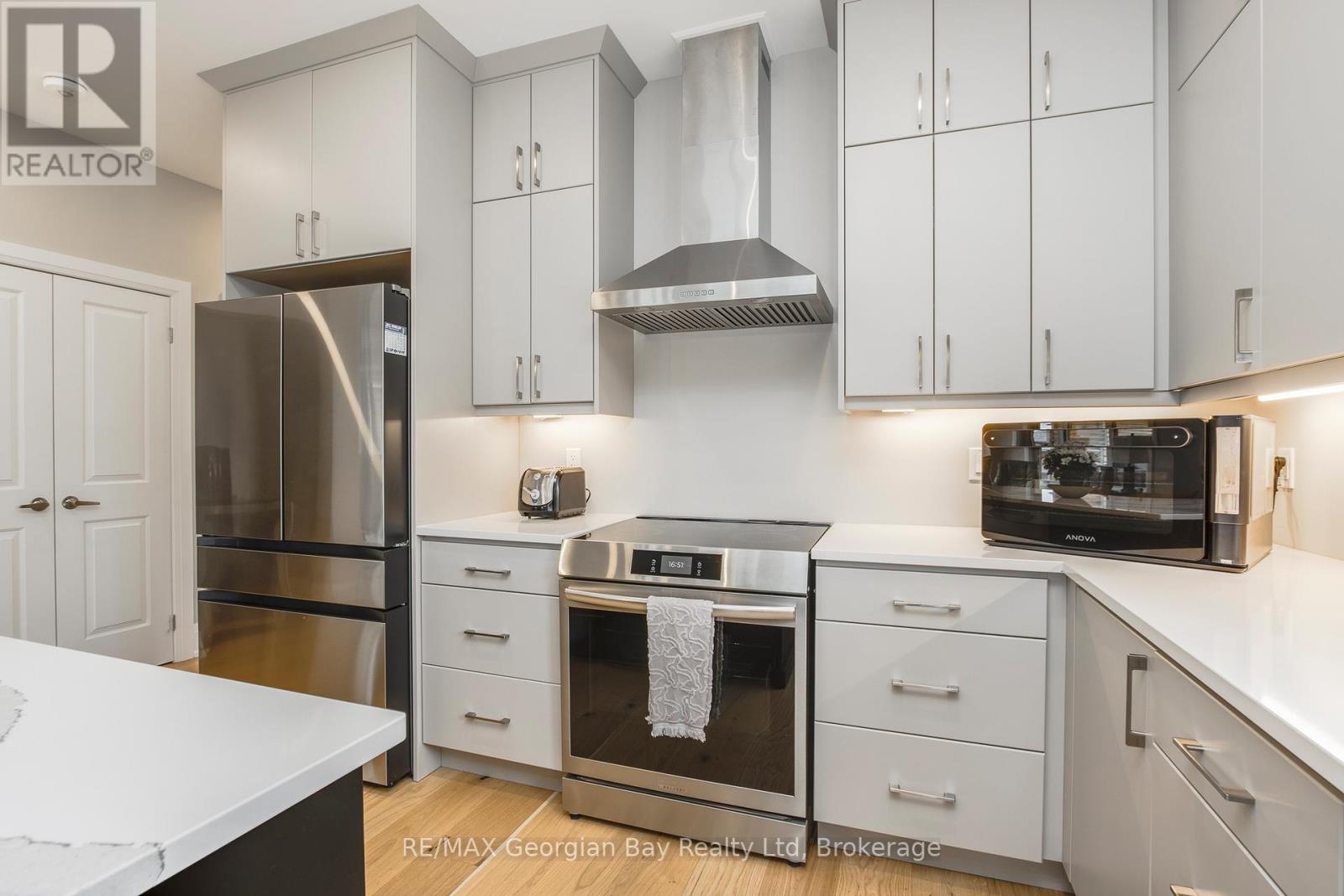 2 Magazine Street, Penetanguishene, Ontario  L9M 0W6 - Photo 8 - S13015408