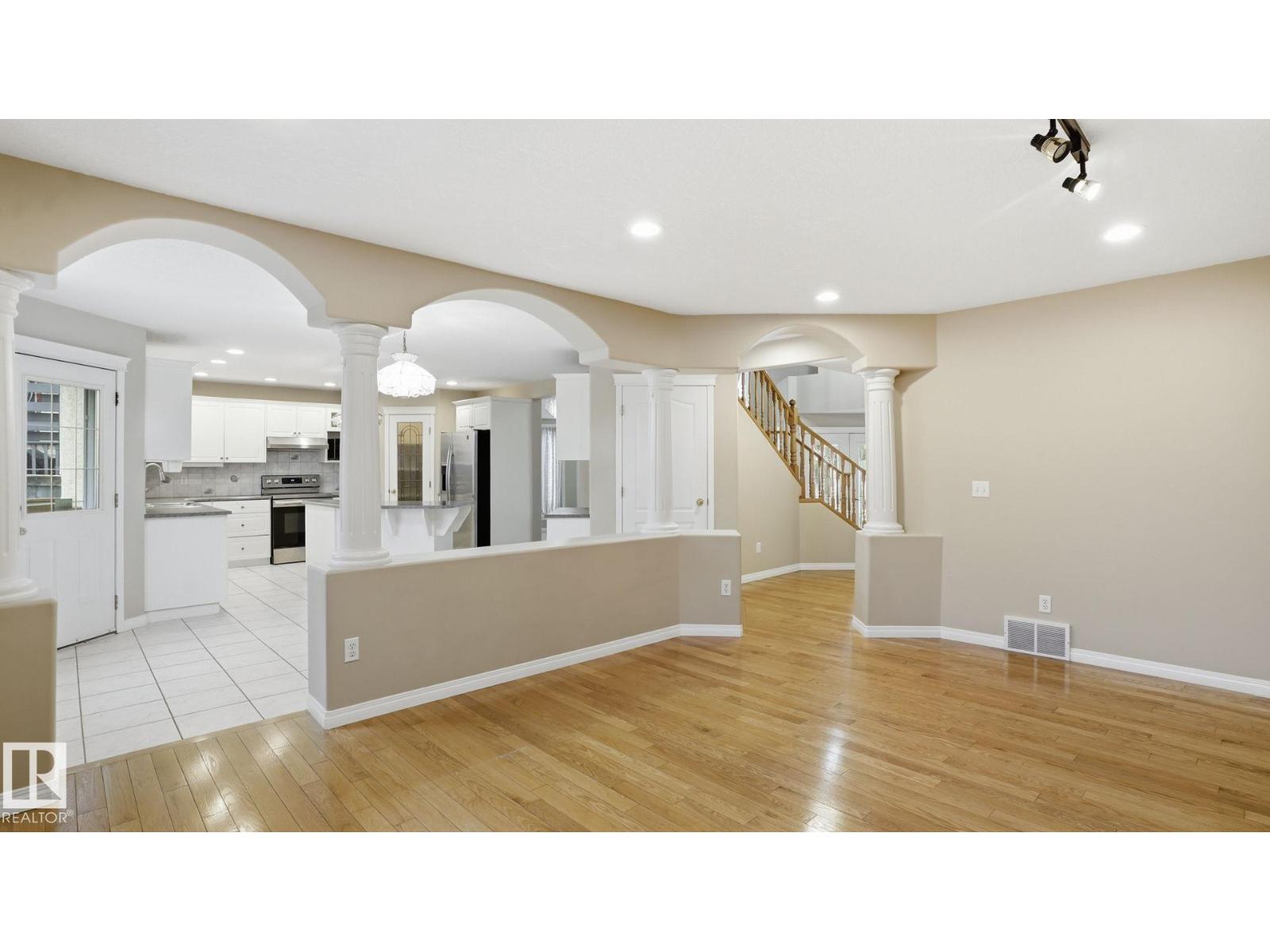 1007 Ormsby Cr Nw, Edmonton, Alberta  T5T 6G8 - Photo 11 - E4482663