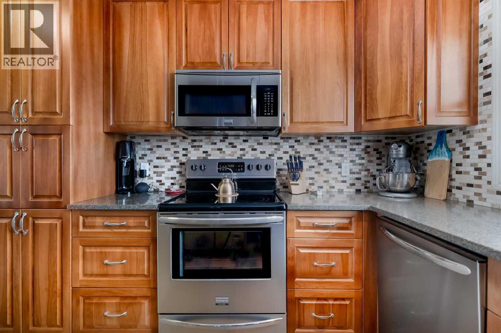 60 Doverview Place Se, Calgary, Alberta  T2B 1Z5 - Photo 11 - A2302406