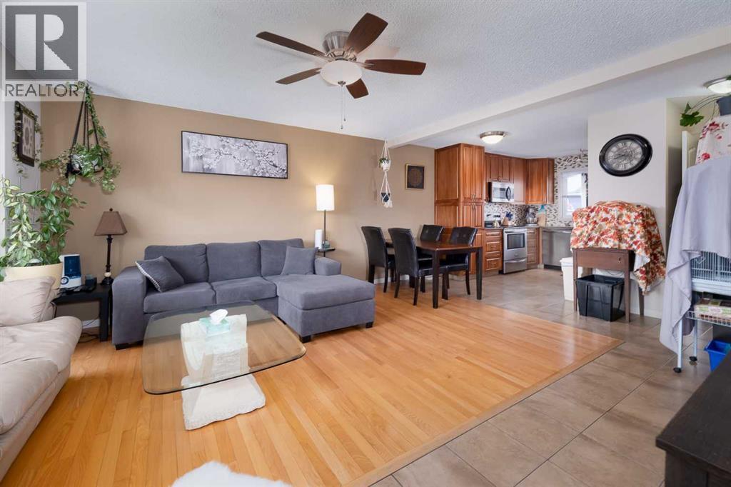 60 Doverview Place Se, Calgary, Alberta  T2B 1Z5 - Photo 5 - A2302406