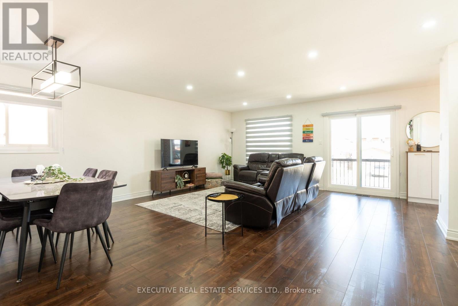 90 Hinchley Wood Grove, Brampton, Ontario  L6V 3M3 - Photo 3 - W13015434