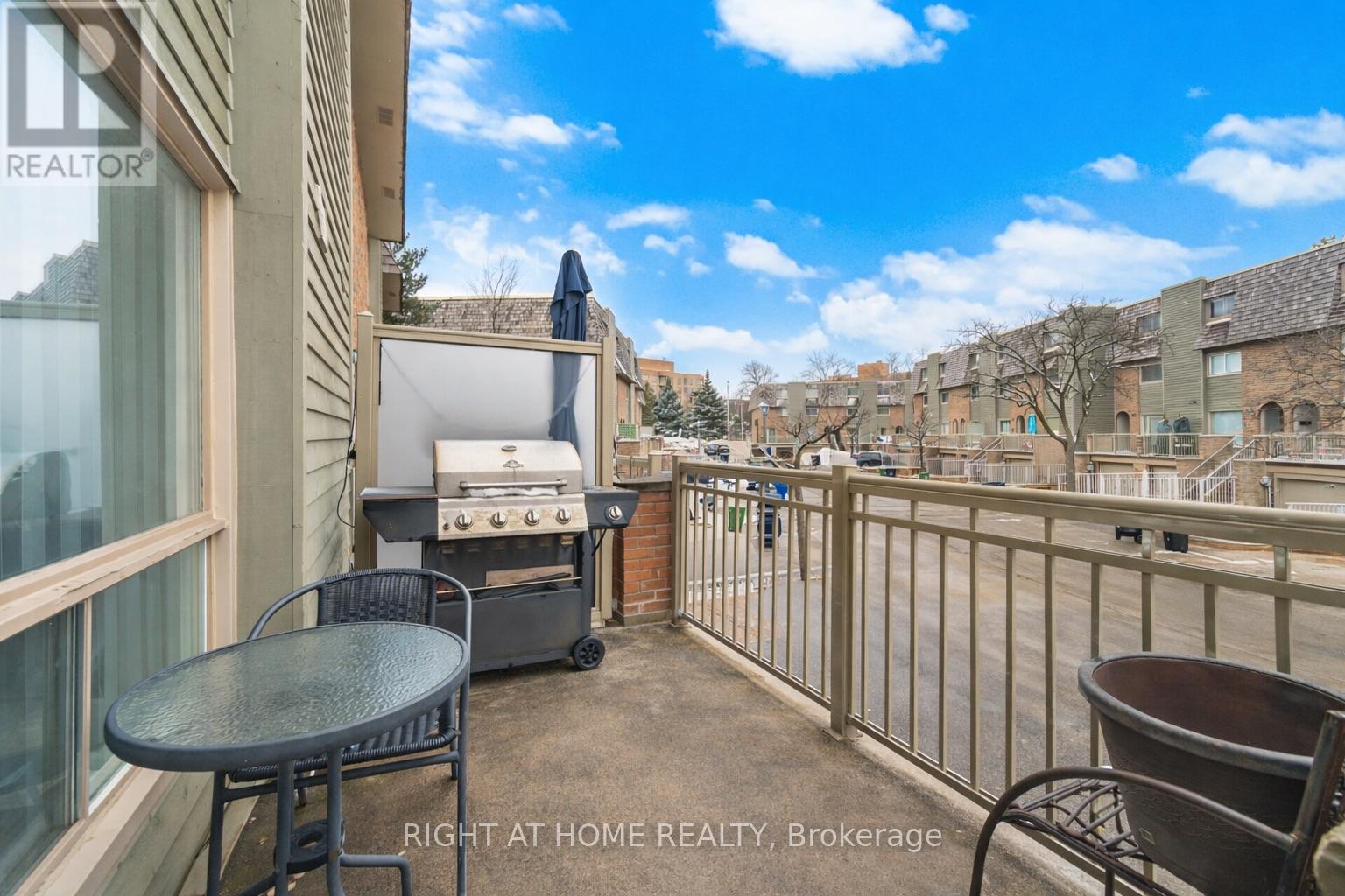 94 Dutch Myrtle Way, Toronto, Ontario  M3B 3K8 - Photo 3 - C12828602