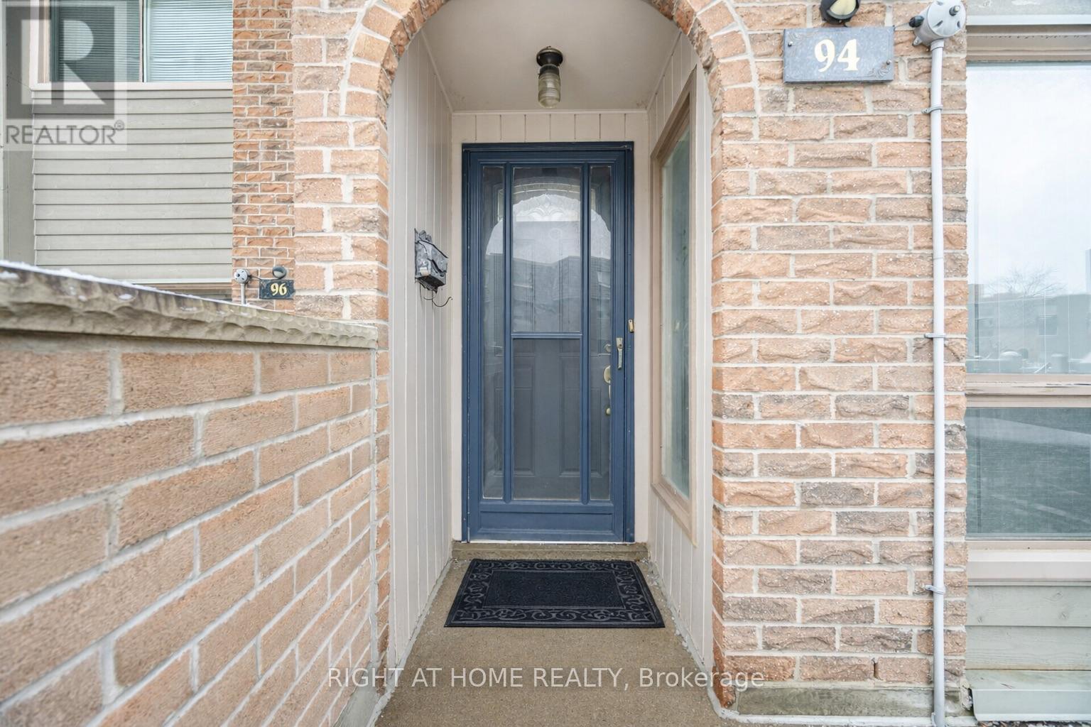 94 Dutch Myrtle Way, Toronto, Ontario  M3B 3K8 - Photo 2 - C12828602