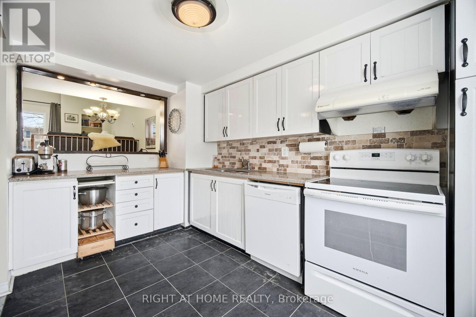 94 Dutch Myrtle Way, Toronto, Ontario  M3B 3K8 - Photo 7 - C12828602