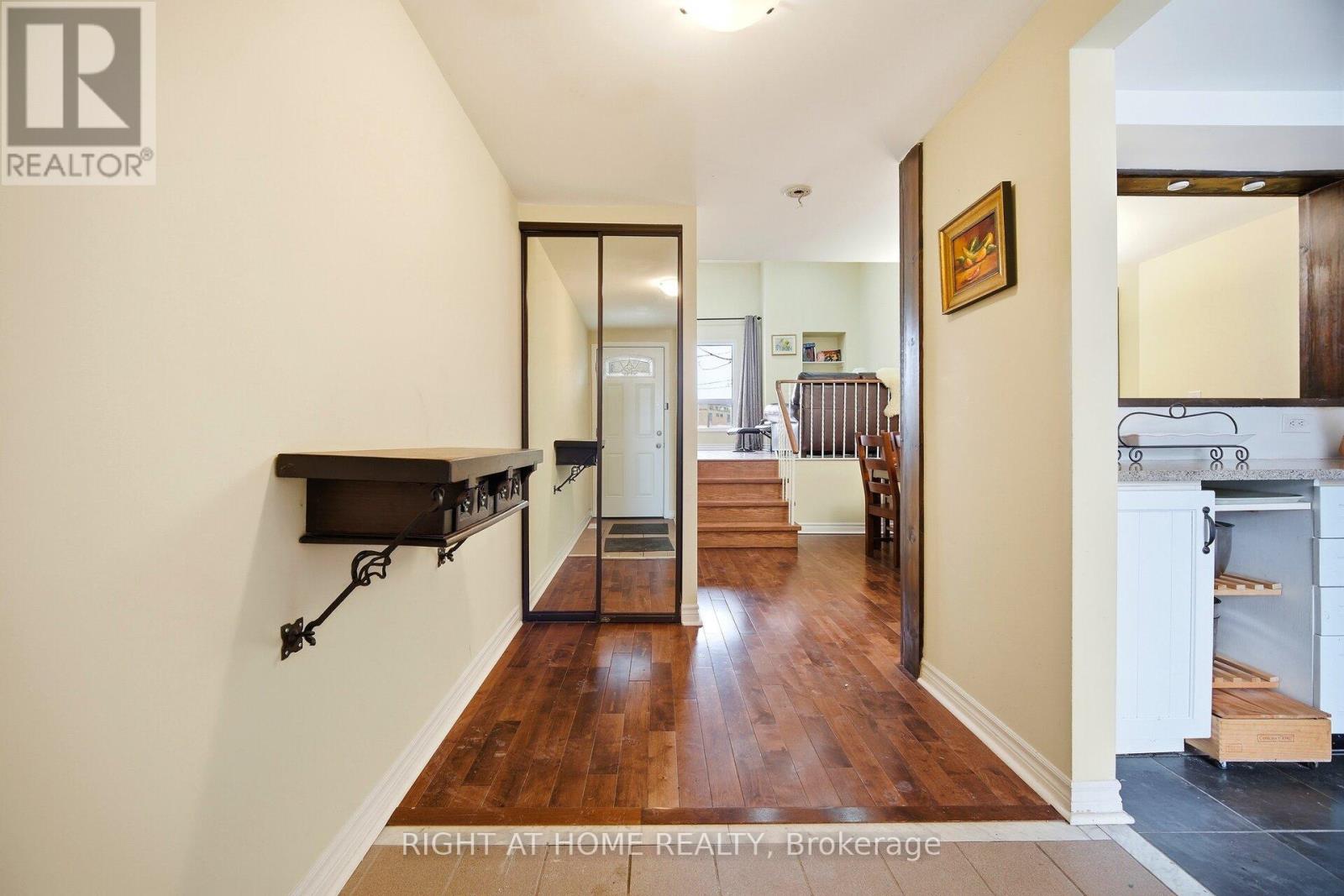 94 Dutch Myrtle Way, Toronto, Ontario  M3B 3K8 - Photo 5 - C12828602