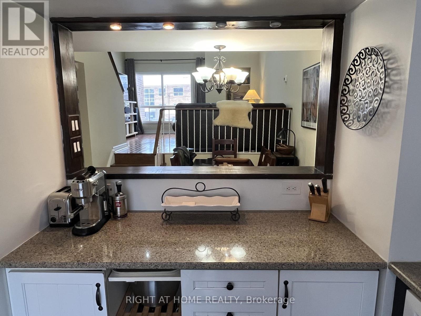 94 Dutch Myrtle Way, Toronto, Ontario  M3B 3K8 - Photo 9 - C12828602