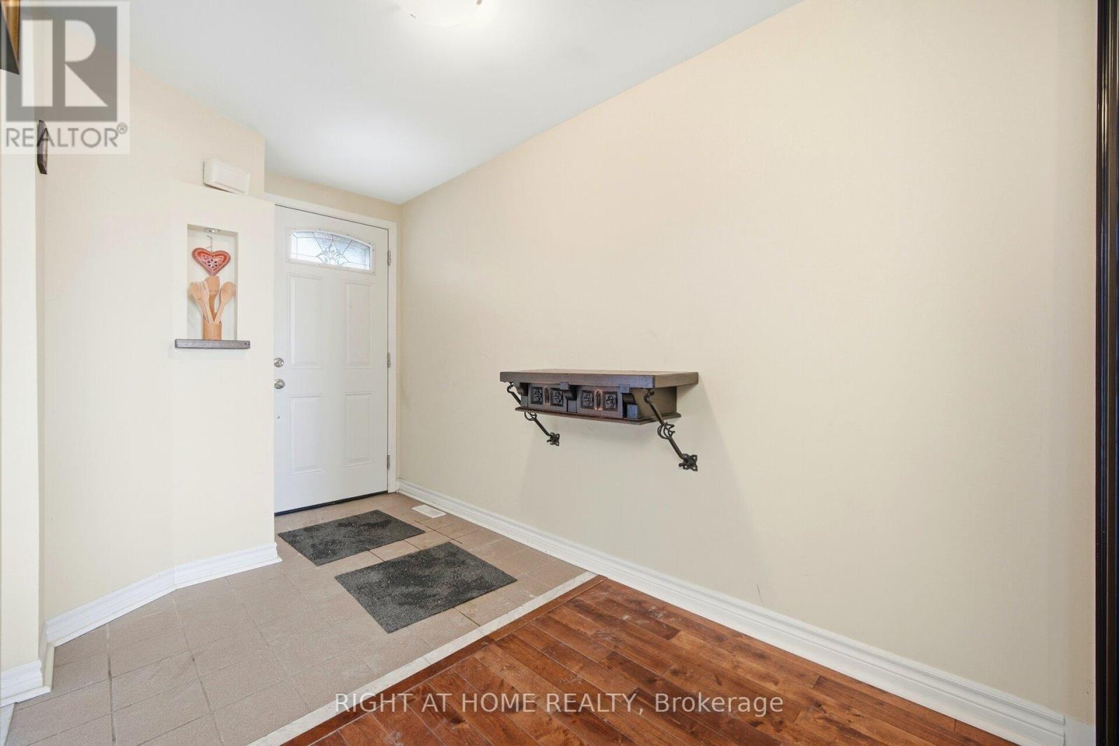 94 Dutch Myrtle Way, Toronto, Ontario  M3B 3K8 - Photo 4 - C12828602