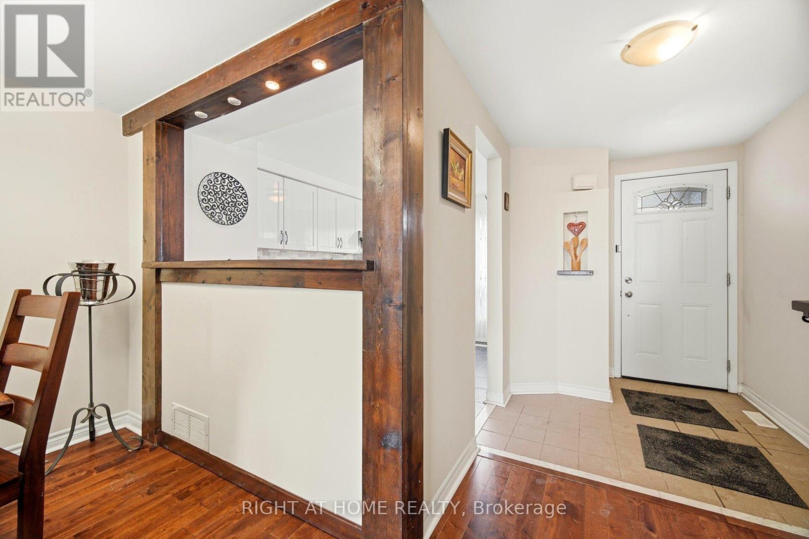 94 Dutch Myrtle Way, Toronto, Ontario  M3B 3K8 - Photo 6 - C12828602