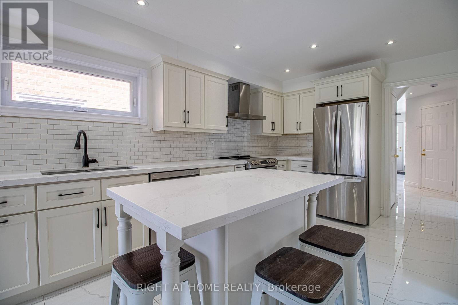 24 Forestside Road, Richmond Hill, Ontario  L4C 9V2 - Photo 10 - N13015442