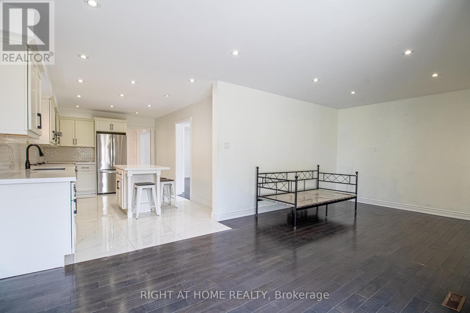 24 Forestside Road, Richmond Hill, Ontario  L4C 9V2 - Photo 11 - N13015442