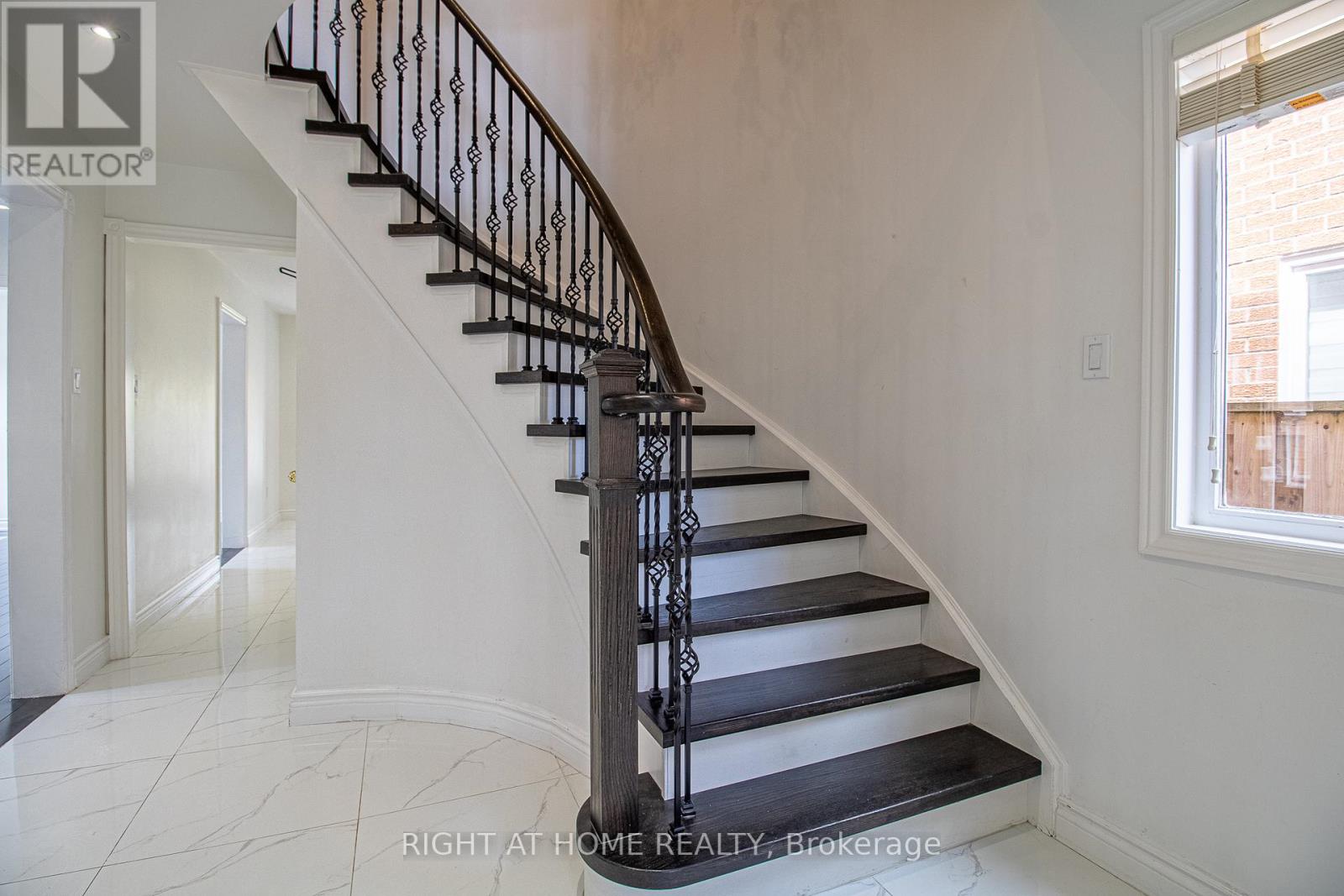 24 Forestside Road, Richmond Hill, Ontario  L4C 9V2 - Photo 13 - N13015442