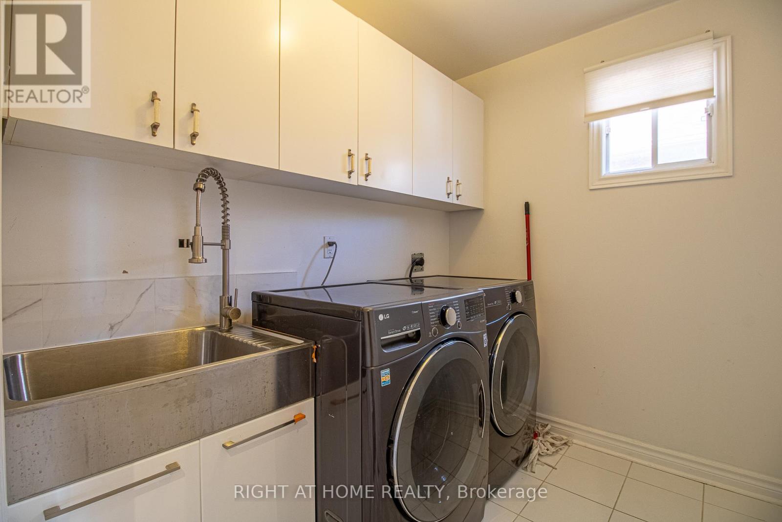 24 Forestside Road, Richmond Hill, Ontario  L4C 9V2 - Photo 19 - N13015442