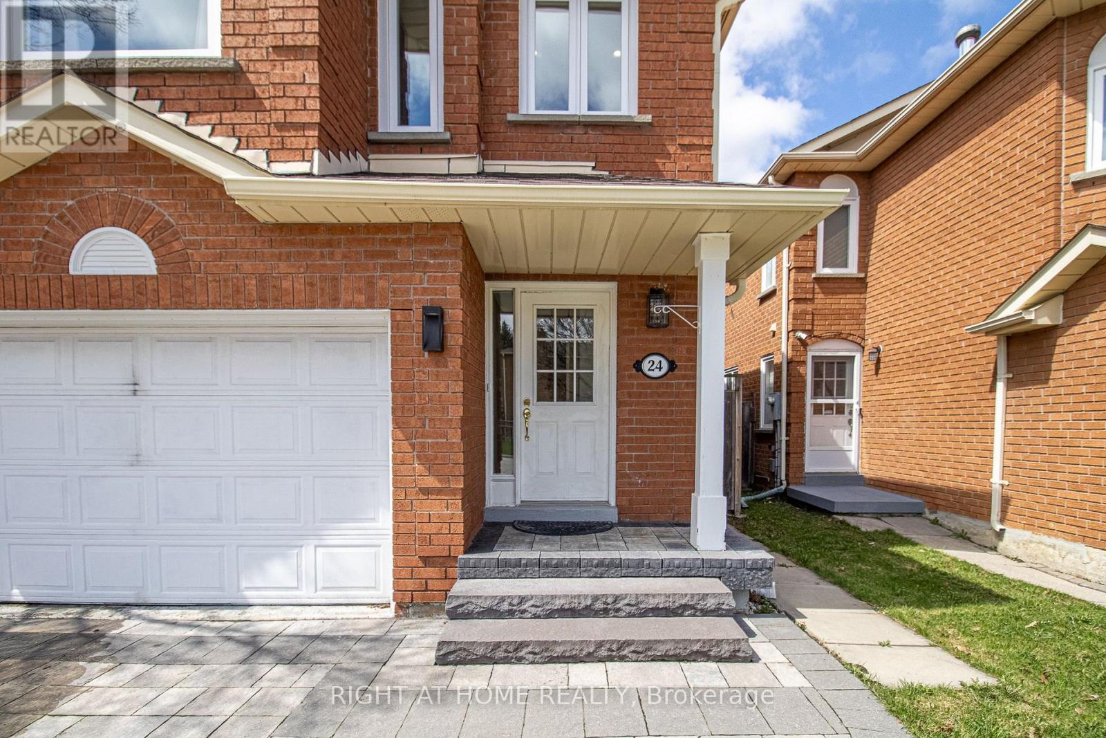 24 Forestside Road, Richmond Hill, Ontario  L4C 9V2 - Photo 2 - N13015442