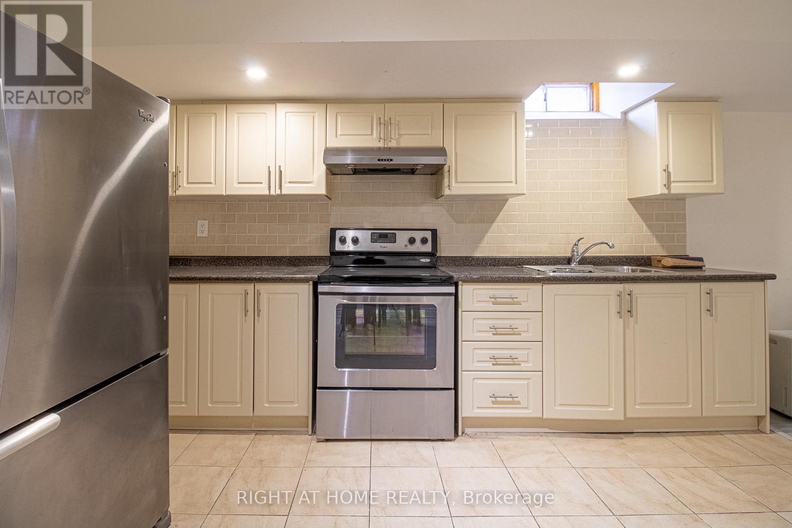 24 Forestside Road, Richmond Hill, Ontario  L4C 9V2 - Photo 25 - N13015442