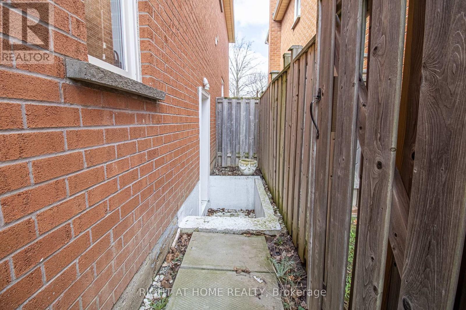 24 Forestside Road, Richmond Hill, Ontario  L4C 9V2 - Photo 33 - N13015442