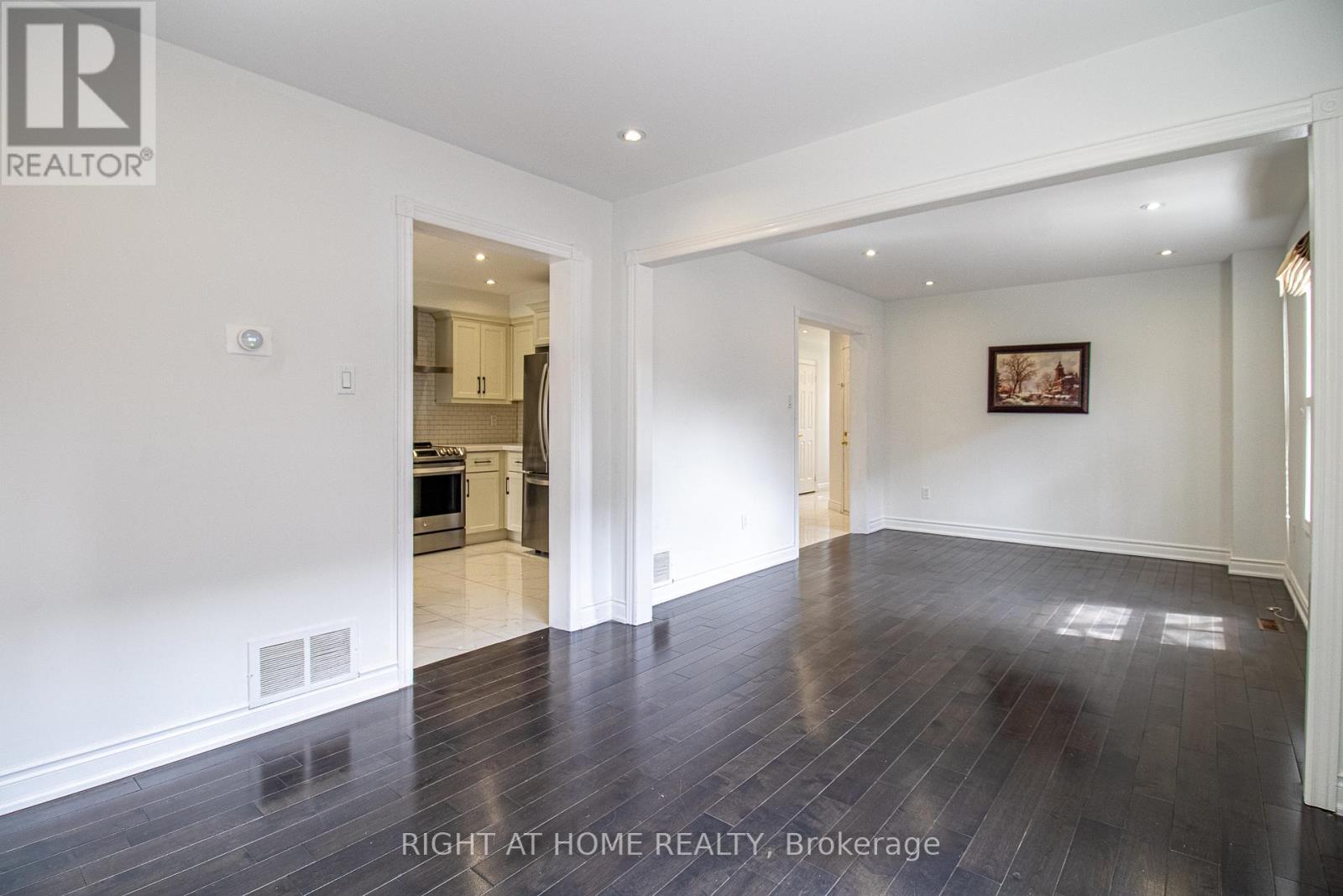 24 Forestside Road, Richmond Hill, Ontario  L4C 9V2 - Photo 4 - N13015442