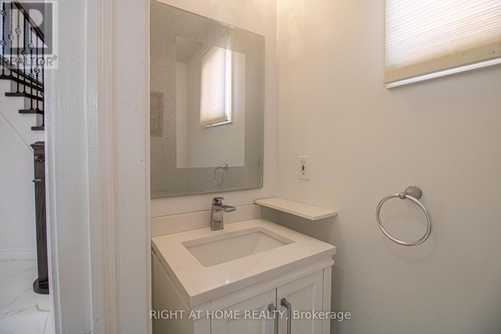 24 Forestside Road, Richmond Hill, Ontario  L4C 9V2 - Photo 6 - N13015442