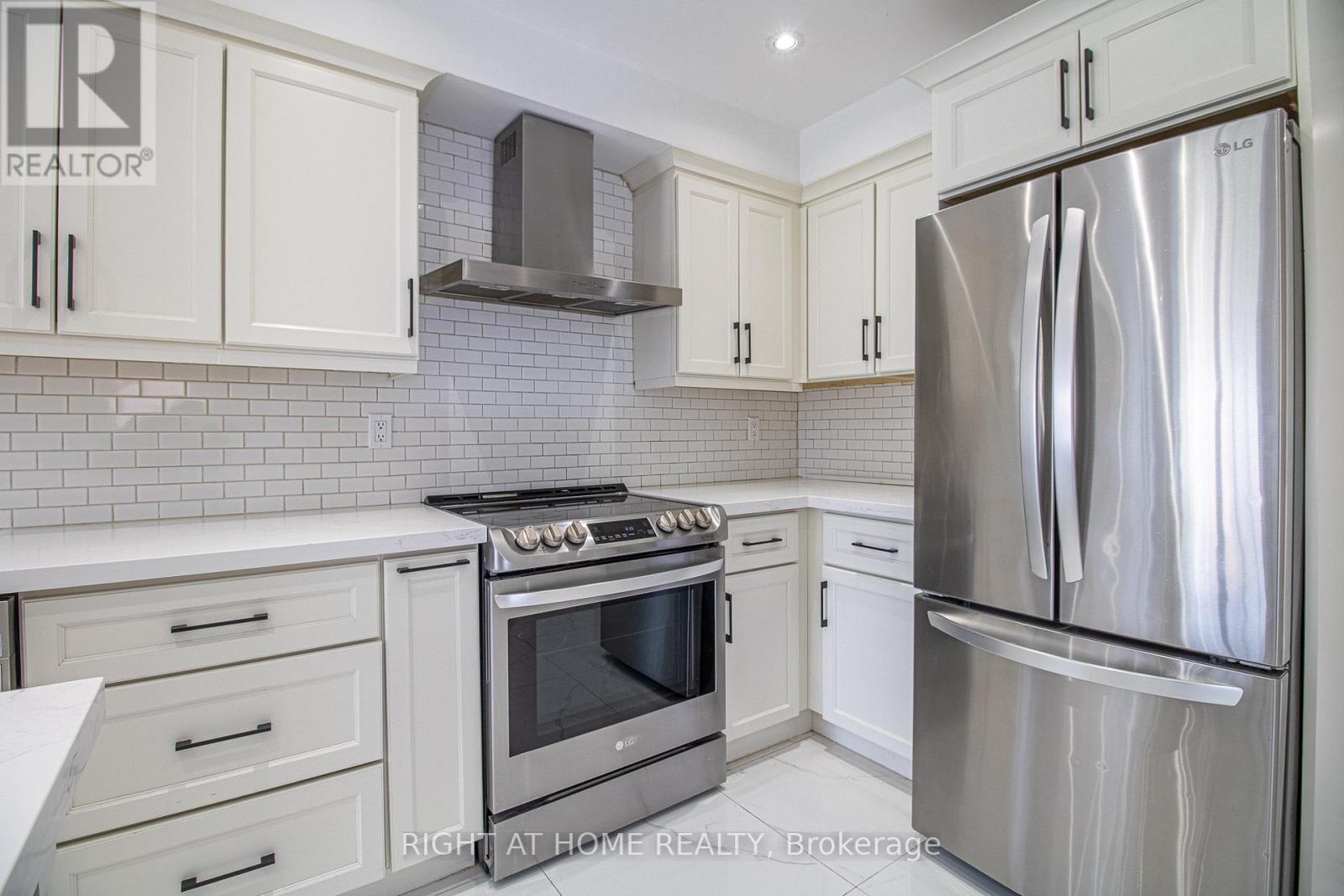 24 Forestside Road, Richmond Hill, Ontario  L4C 9V2 - Photo 8 - N13015442