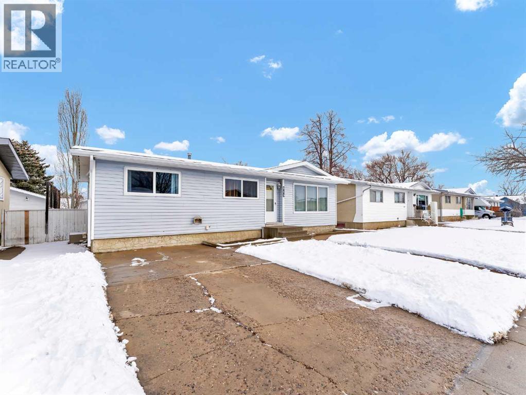 813 2 Street Se, Redcliff, Alberta  T0J 2P0 - Photo 2 - A2291988