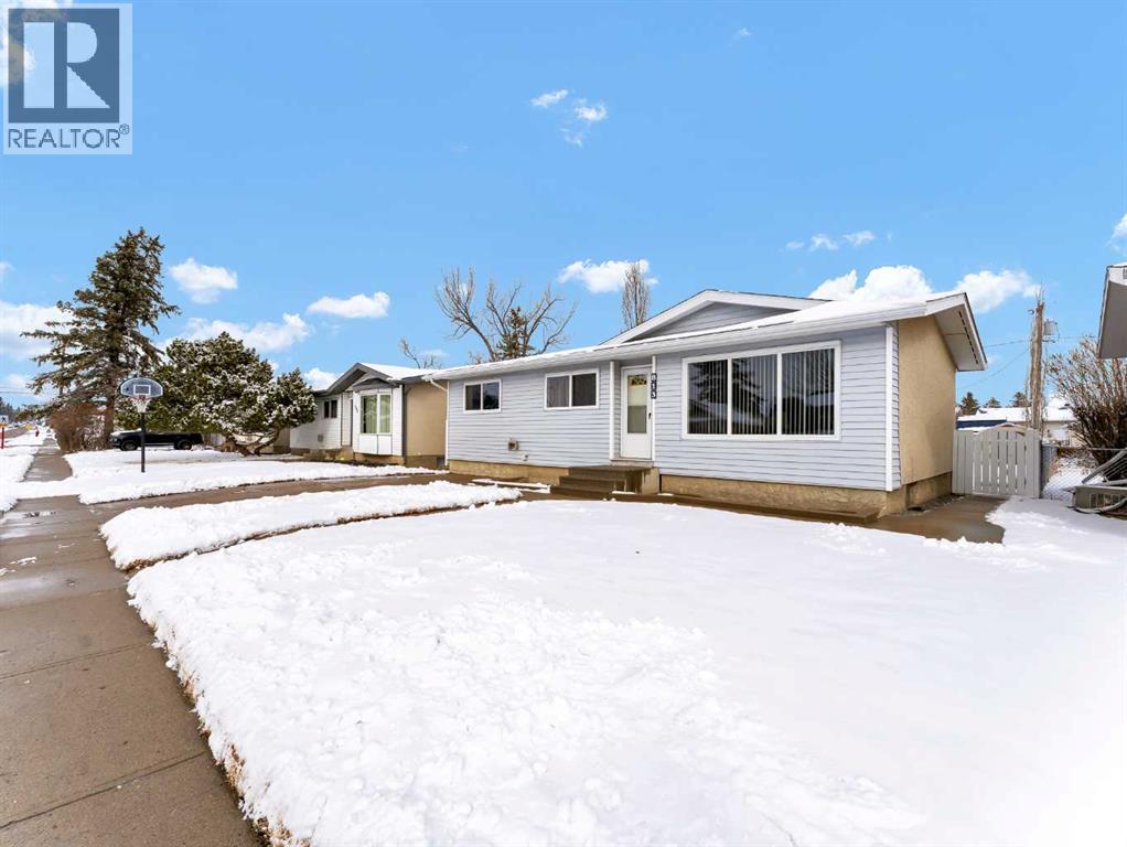 813 2 Street Se, Redcliff, Alberta  T0J 2P0 - Photo 3 - A2291988