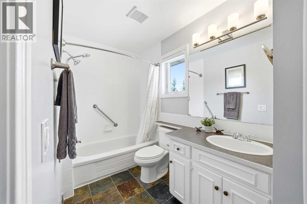 3 Riverview Court, Cochrane, Alberta  T4C 1K6 - Photo 31 - A2299457